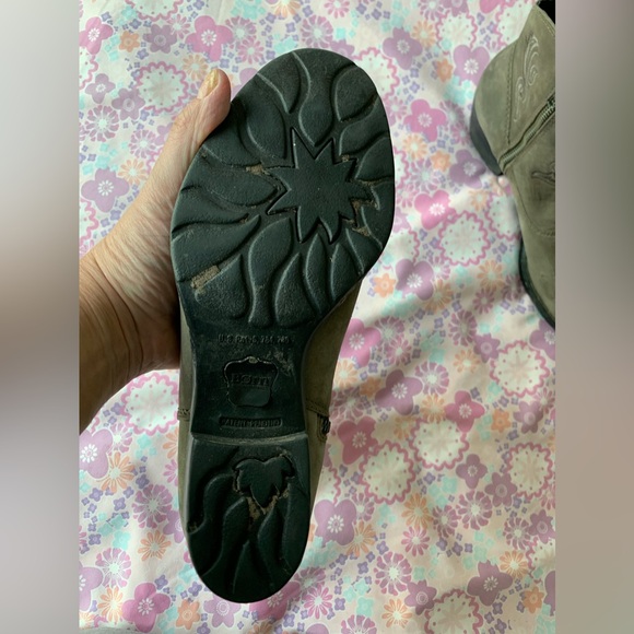 BORN riven western embroidered grey booties size 8.5 (40) - Picture 6 of 12